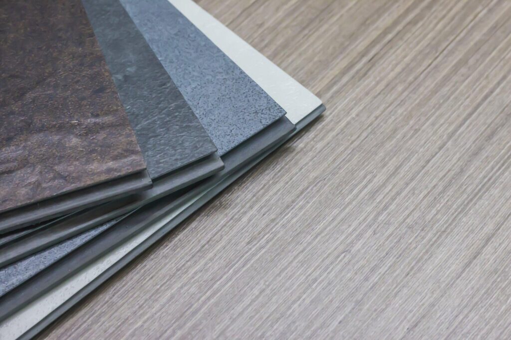 Which floor is better vinyl or laminate?