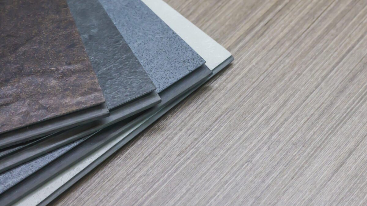 Which floor is better vinyl or laminate?
