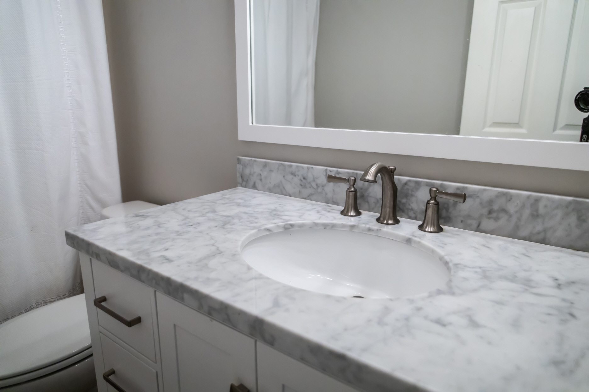 Marble vanity tops add timeless luxury to bathrooms, staying stylish for years.