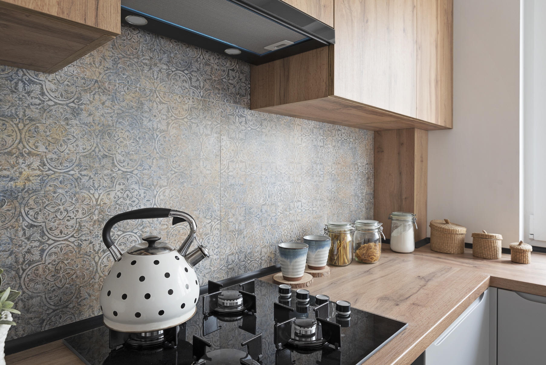 LX Hausys materials add dynamic geometric designs to kitchens, fostering creativity in a harmonious space.