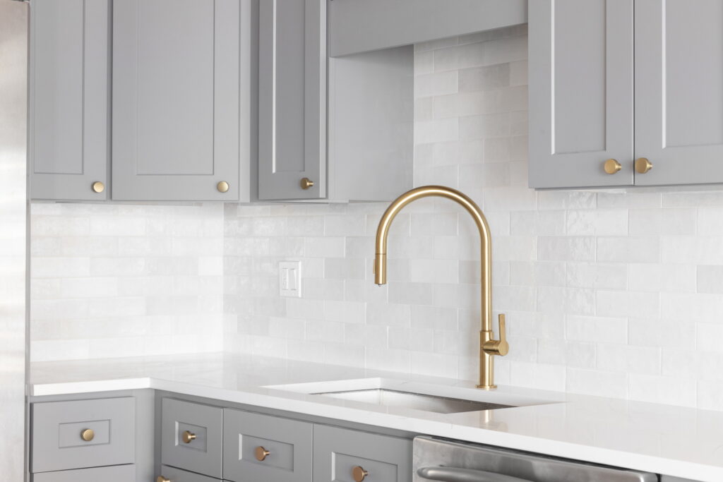 7 Tips on How to Install a Backsplash