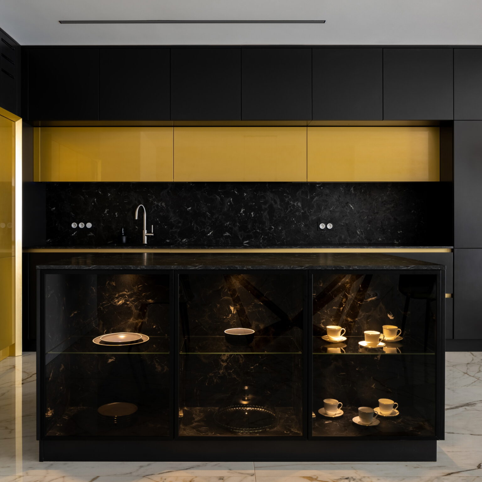 14 Inspiring Ways to Design Kitchens With Black Countertops - LX Hausys